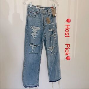 🎈HP🎈NWT Levi’s Ribcage Straight Ankle HR Jeans